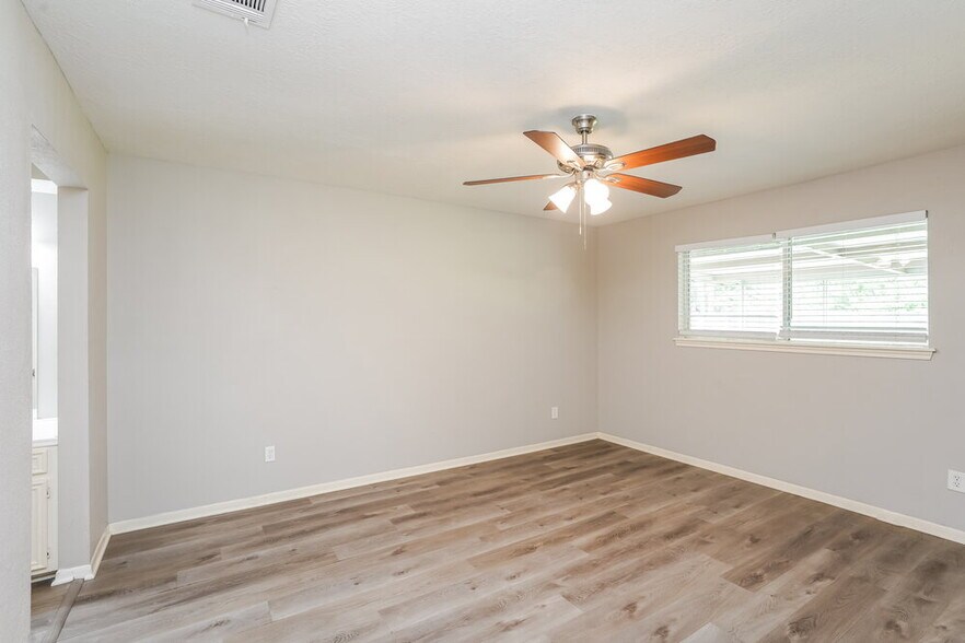 Building Photo - 332 Coventry Ln