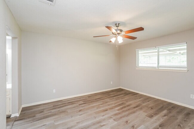 Building Photo - 332 Coventry Ln