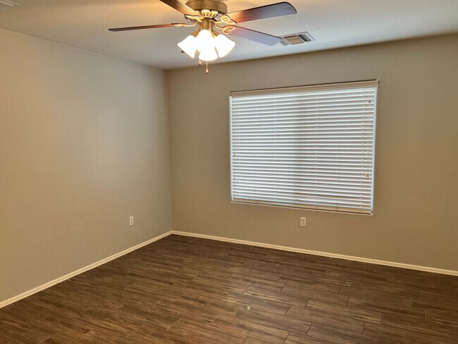 Building Photo - 4137 E Shadow Branch Dr