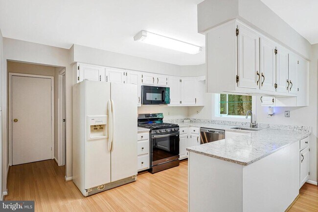 Building Photo - 2305 Acton Dr