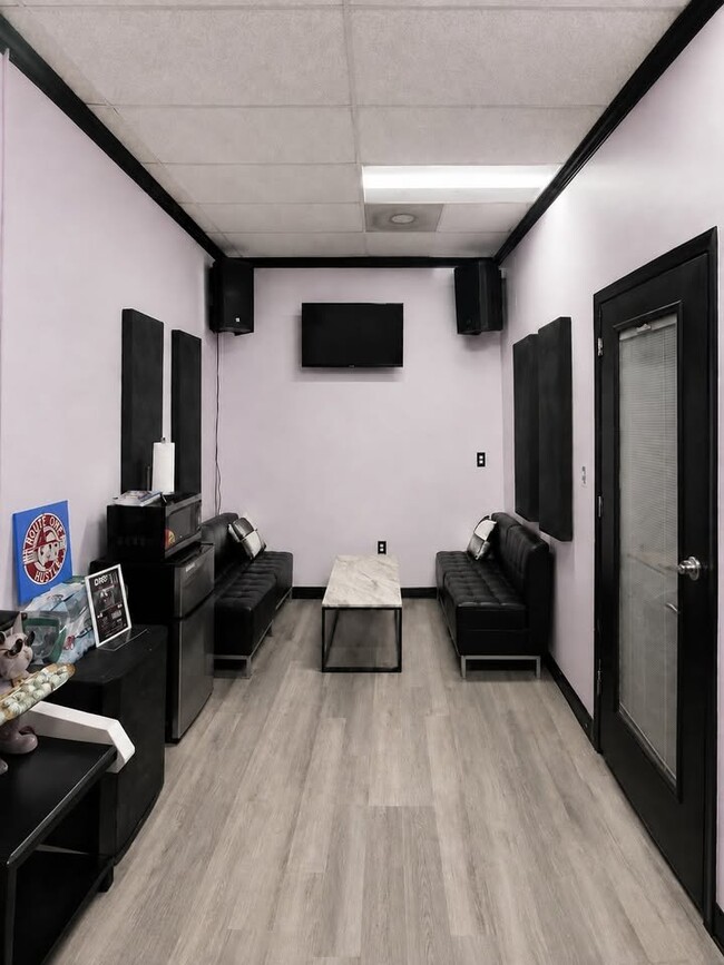 Building Photo - 4574 Beech Rd