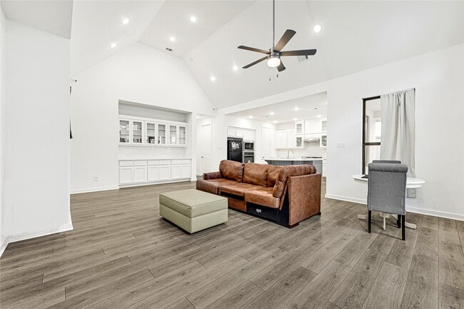 Building Photo - 12331 Palmetto Dr