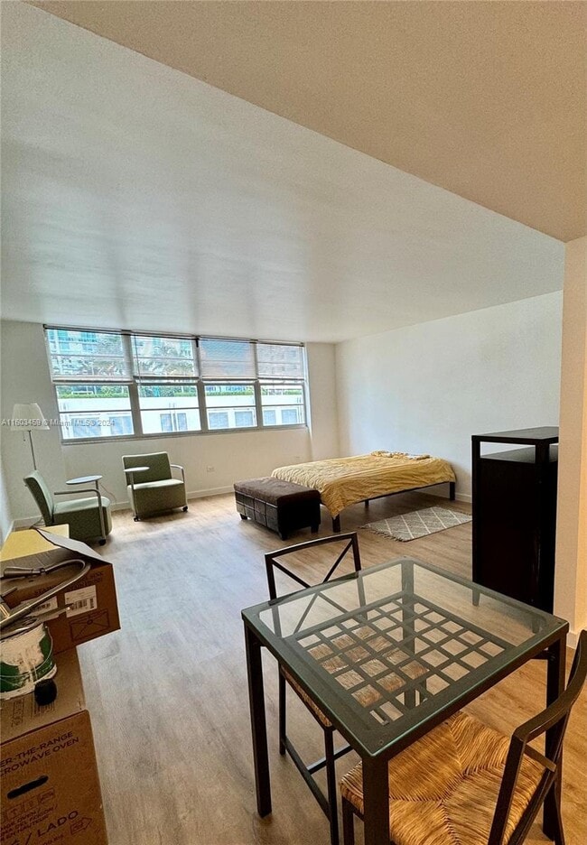 Building Photo - 999 Brickell Bay Dr
