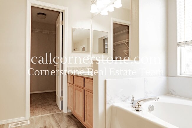 Building Photo - 6434 Cool Mountain Dr