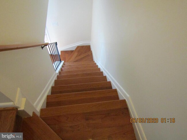 Building Photo - 4158 Hamlin Ct