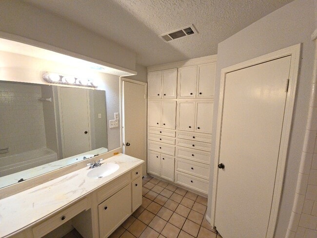 Building Photo - 1705 Bodart Ct