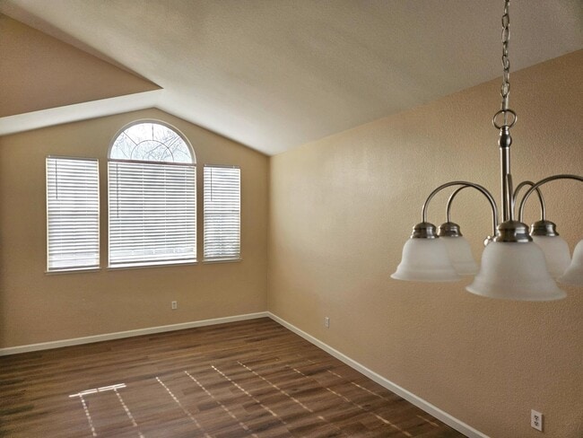 Building Photo - Spacious, well maintained Antioch home