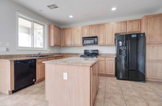 Building Photo - 15882 N 172nd Ln