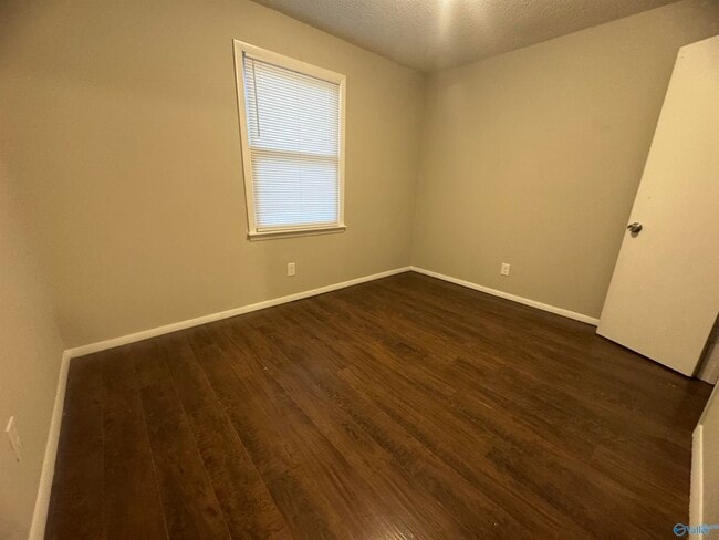 Building Photo - 2703 Lantern Walk SE