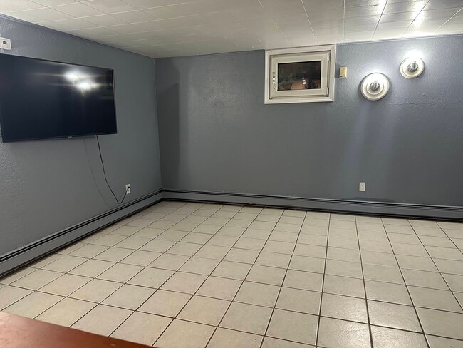 Building Photo - 2010 Carr Ave