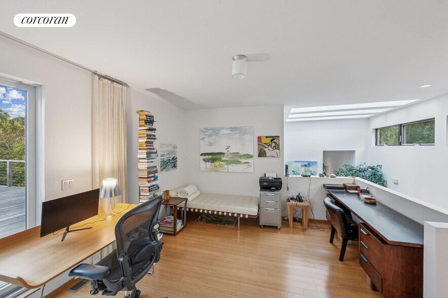 Building Photo - 10 Three Mile Harbor Hog Creek Rd