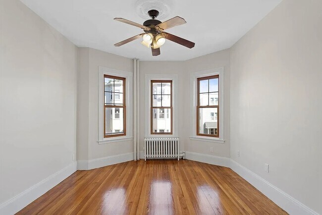 Building Photo - 21-1/2 Mt Vernon St