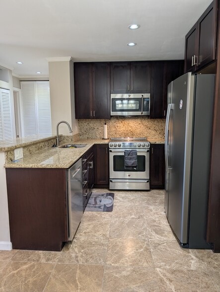 Primary Photo - 1855 Diamond St