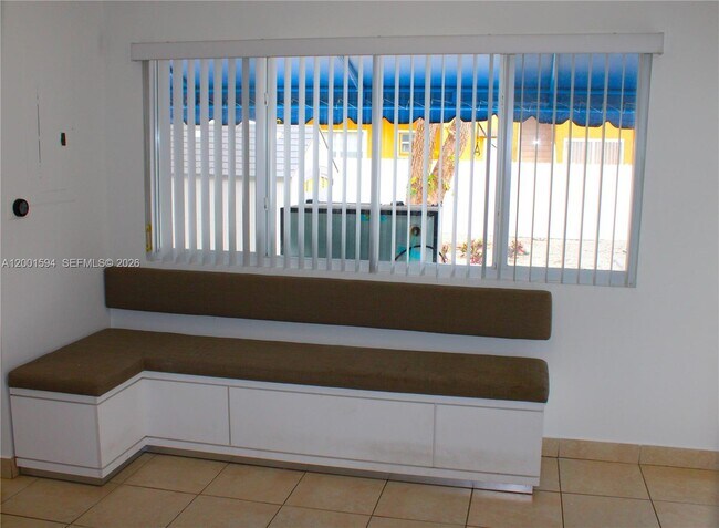 Building Photo - 2253 SW 10th St