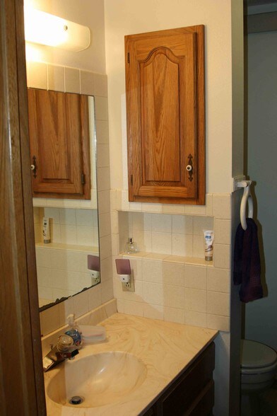 Building Photo - 608 N 4th St