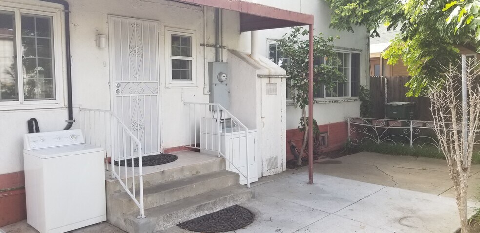 Washer/Dryer adjacent to back door - 512 S Flower St