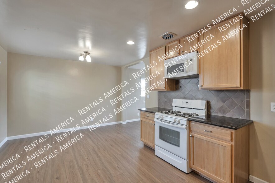 Building Photo - 2606 N Tyndall Ave