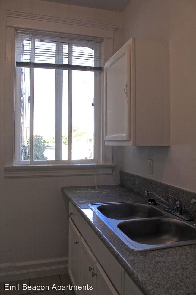 Building Photo - 945 Beacon Ave