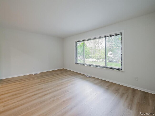 Building Photo - 7580 Thornwood St