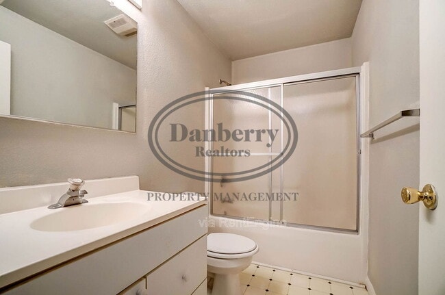 Building Photo - 3733 Willow Run Dr