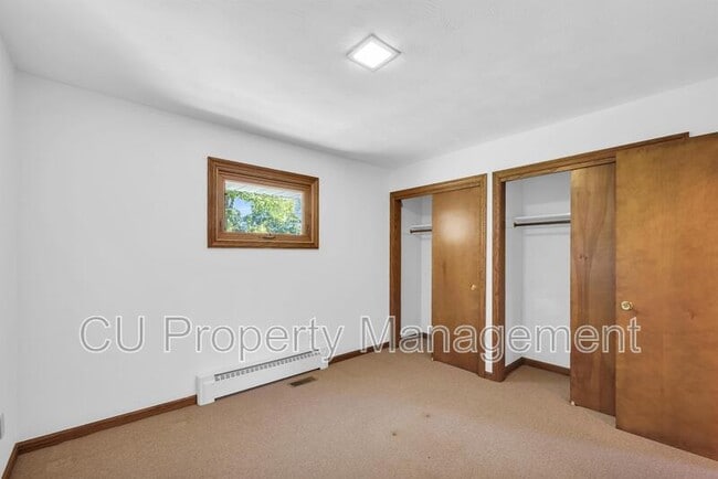 Building Photo - 1702 Golfview Dr