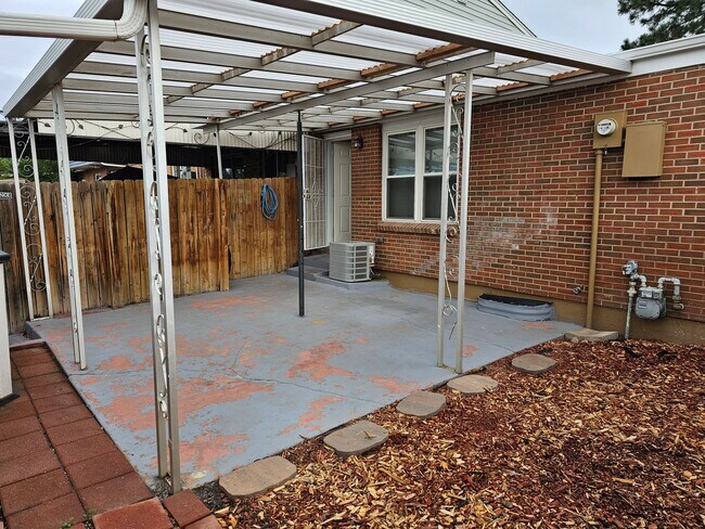 Building Photo - 1162 Cree Dr