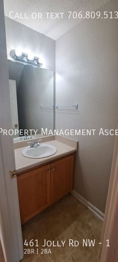 Building Photo - 461 Jolly Rd NW