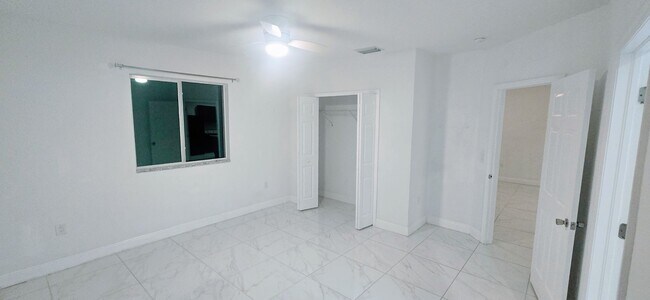 Building Photo - MUST SEE -2/2/1+OPEN DEN-DUPLEX IN GREENBR...