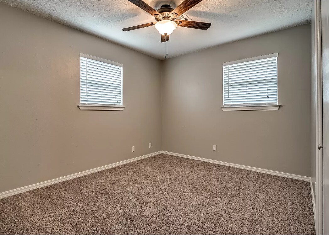 Building Photo - 332 Collier Dr