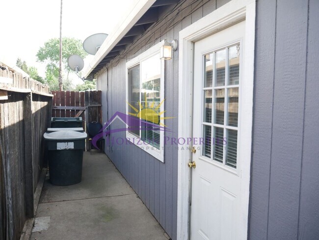 Building Photo - 2801-2803 Lerwick Rd