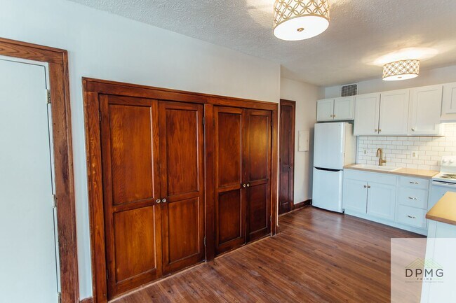 Building Photo - 117 S Hosmer St