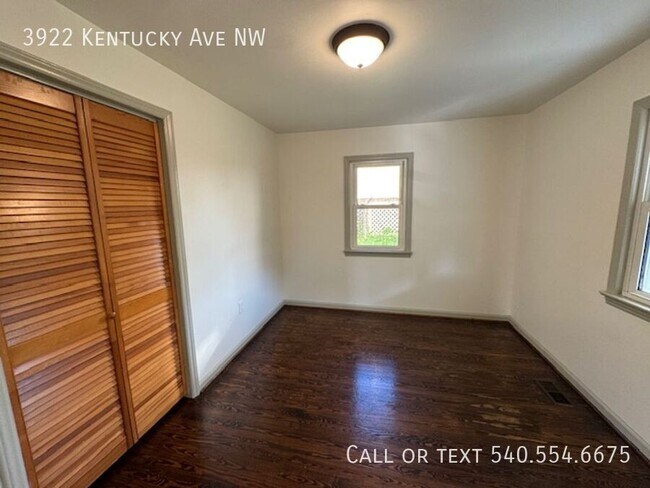 Building Photo - 3922 Kentucky Ave NW
