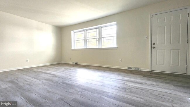 Building Photo - 356 Mockingbird Ave