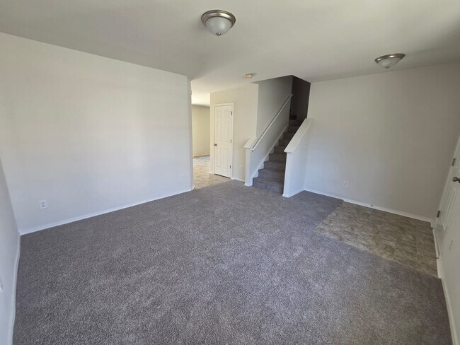 Building Photo - 2701 Buckleigh Dr