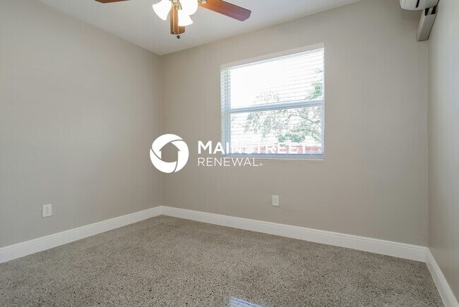 Building Photo - 3 Bedroom Pet-Friendly Home in Hollywood, ...