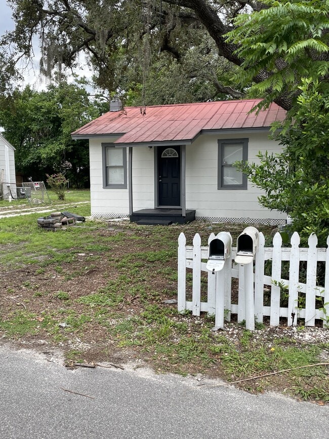 Building Photo - 10005 N Arden Ave