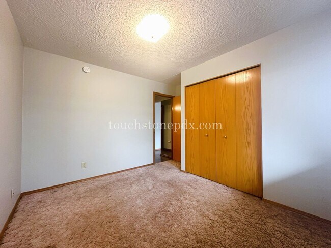 Building Photo - Classic 2-bedroom in King Arthur Court Apa...