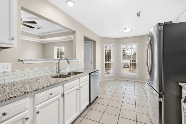 Building Photo - Completely Renovated Springdale Home - Clo...