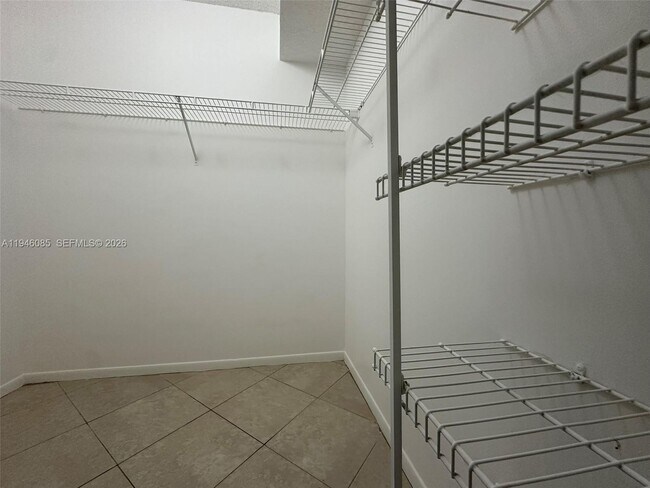 Building Photo - 2636 SE 20th Ct