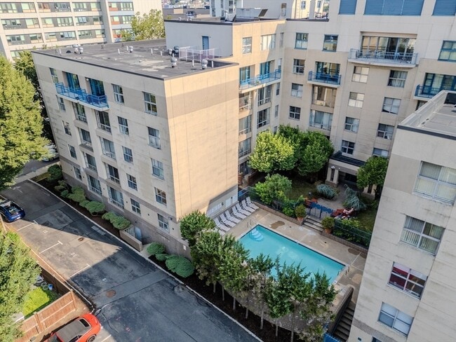 Building Photo - 170 Gore St