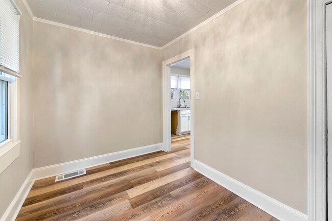 Building Photo - 1015 Martin St