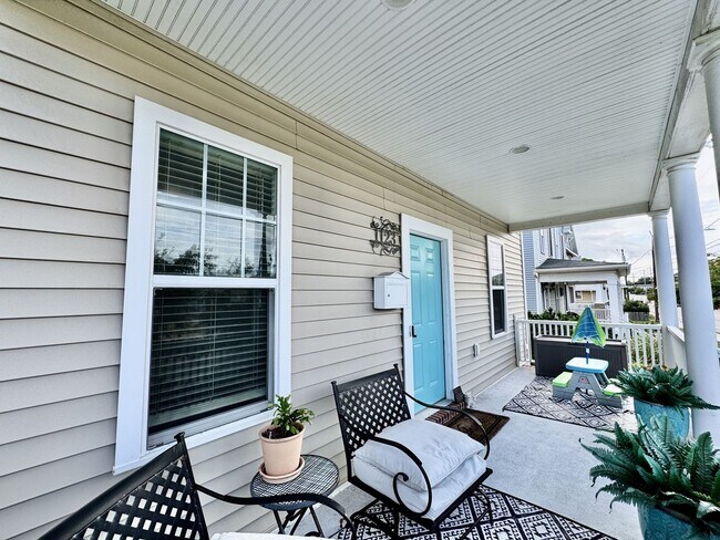Building Photo - A Block From The Beaches! Ready 09-21-26! Oversized Parking Pad, Pet Friendly!