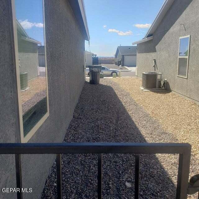 Building Photo - 14249 Paraiso Dr