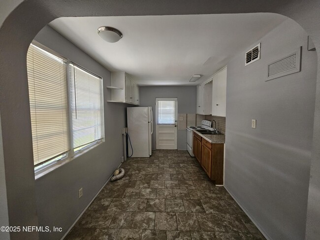Building Photo - 1501 Osceola St