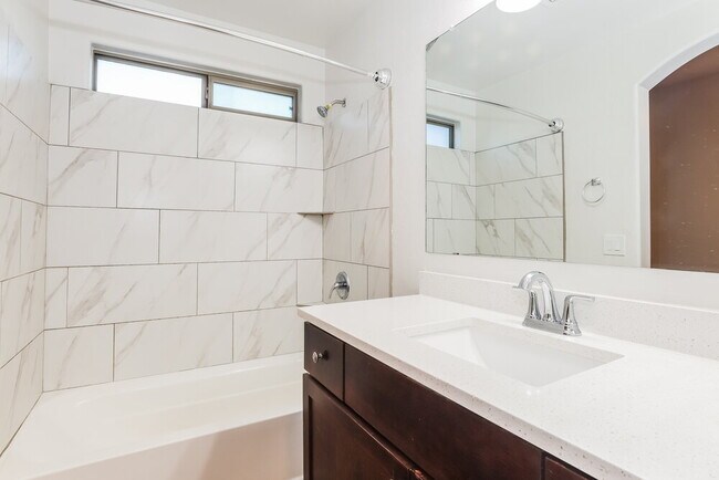 Building Photo - 8028 S 48th Ln