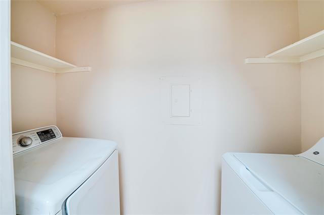 Building Photo - 3550 Country Square Dr