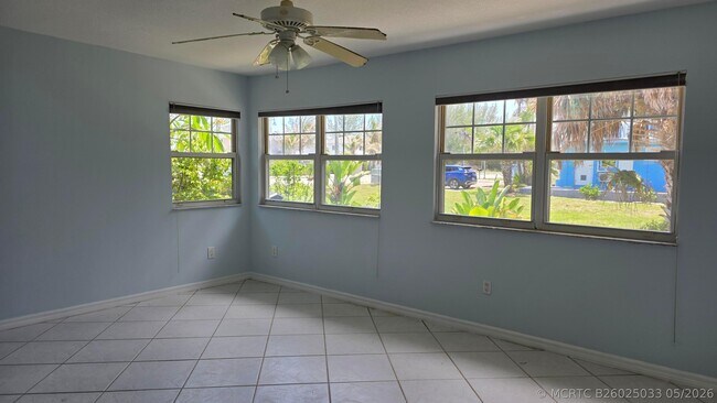 Building Photo - 1125 S Ocean Dr