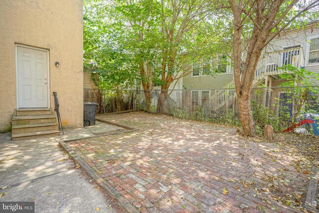 Building Photo - 1208 Webster St