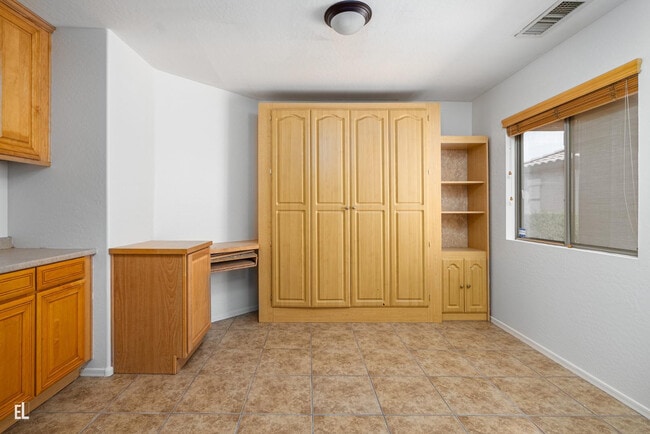 Building Photo - 12937 W Bloomfield Rd