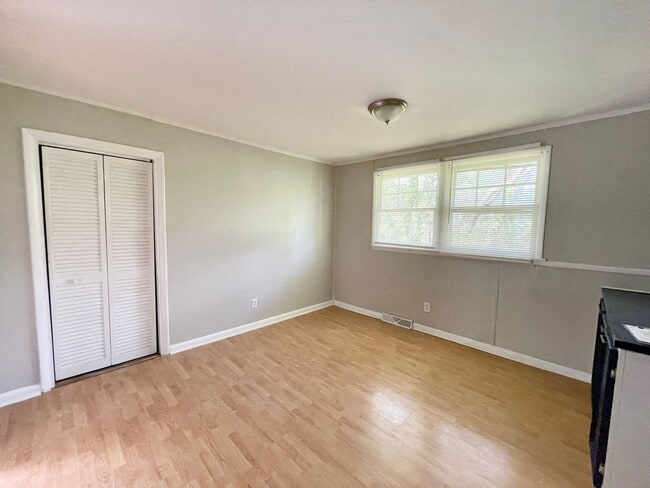 Building Photo - North Main Area